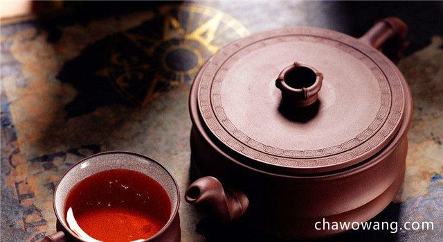 利川红茶的泡法，一般有家庭式泡法和观赏式泡法！