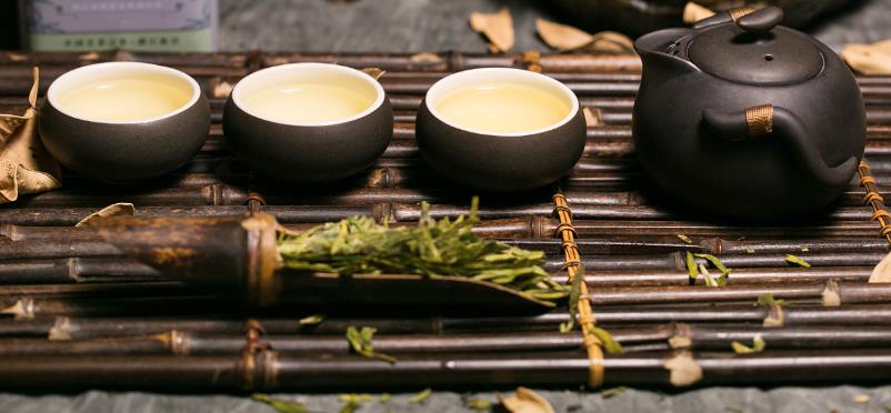 绿茶和枸杞一起泡茶对身体有什么好处（绿茶加枸杞可以一起喝吗？）